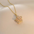 Collier Pendentif Fleur 5 Pétales en Zircon a