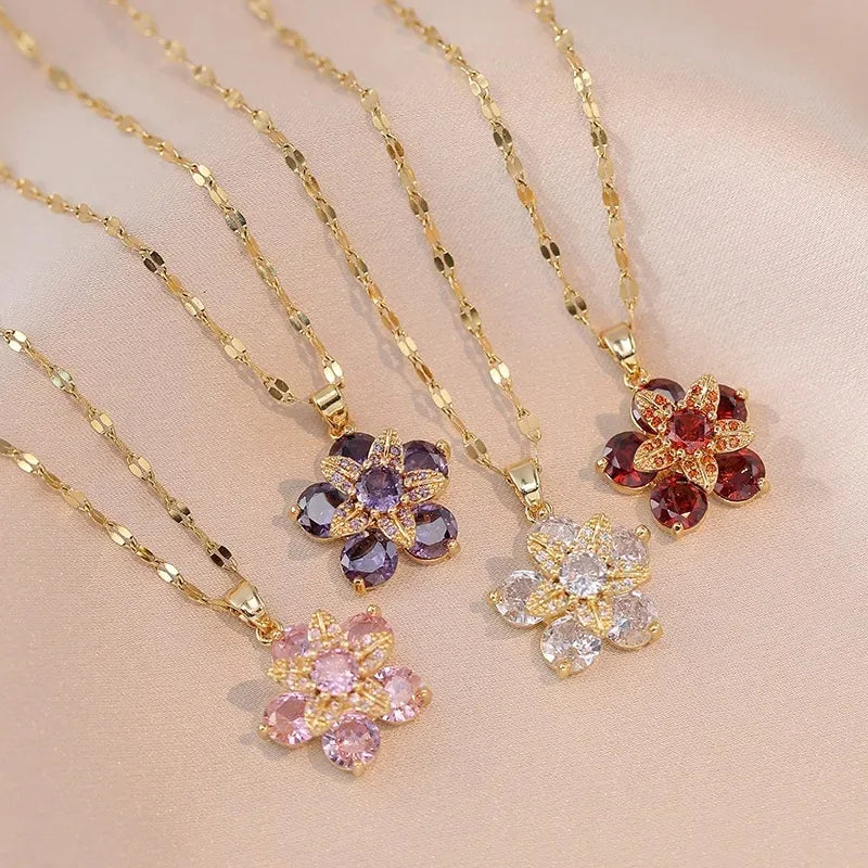 Collier Pendentif Fleur Colorée en Zircon rouge