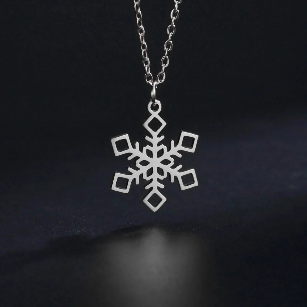冬の雪の結晶ペンダントネックレス シルバー