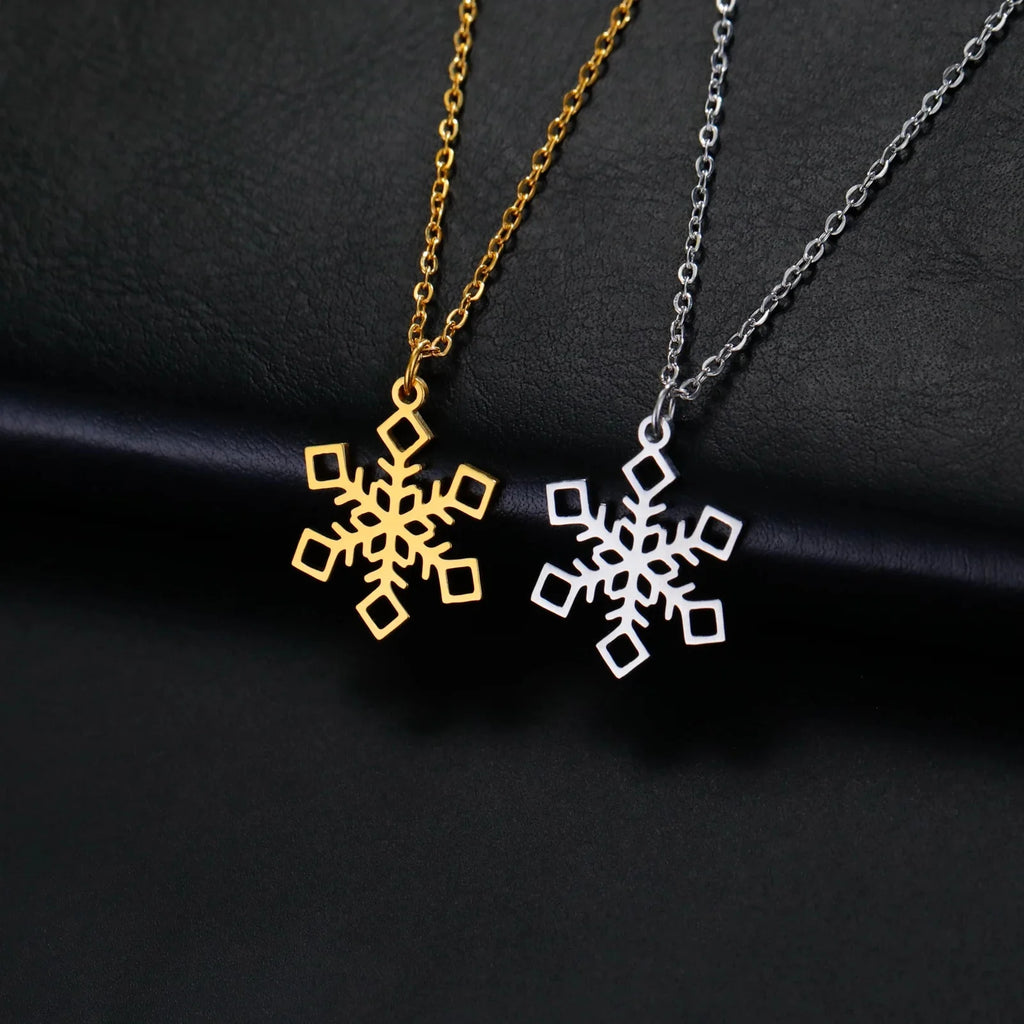 冬の雪の結晶ペンダントネックレス ゴールド