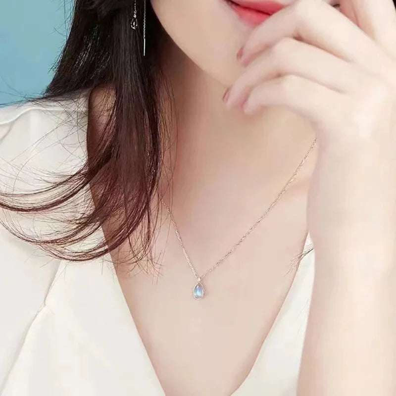 女性の豊かさ オーバルペンダントネックレス ムーンストーン