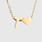 イニシャルレターとハートのペンダントが付いたレディースネックレス 