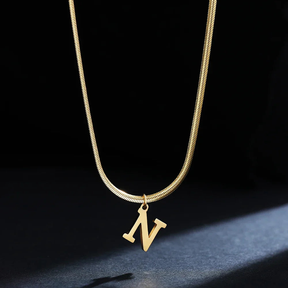 Collier ras de cou femme avec pendentif initiale n