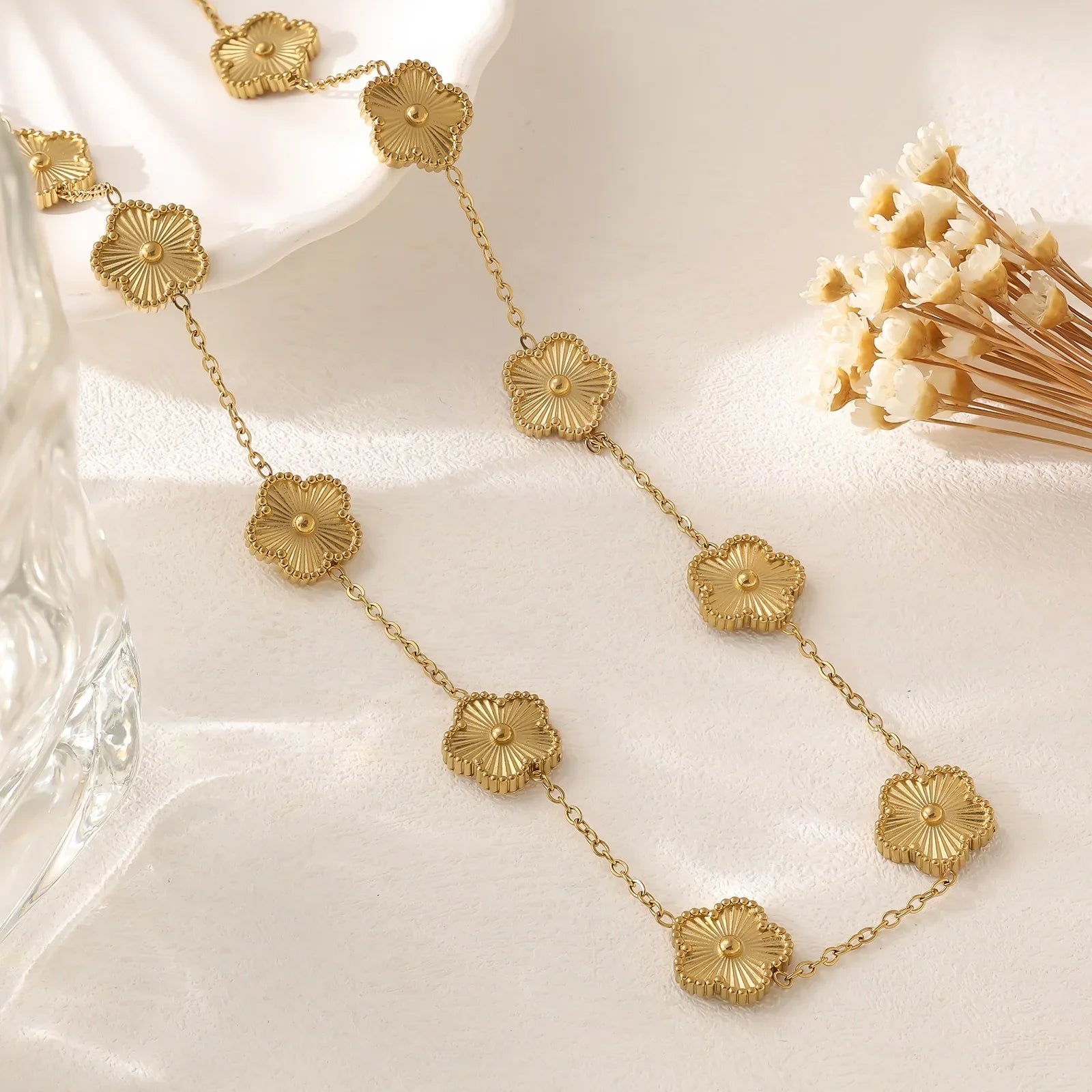 Collier Ras de Cou avec Pendentifs Trèfle à 5 Feuilles