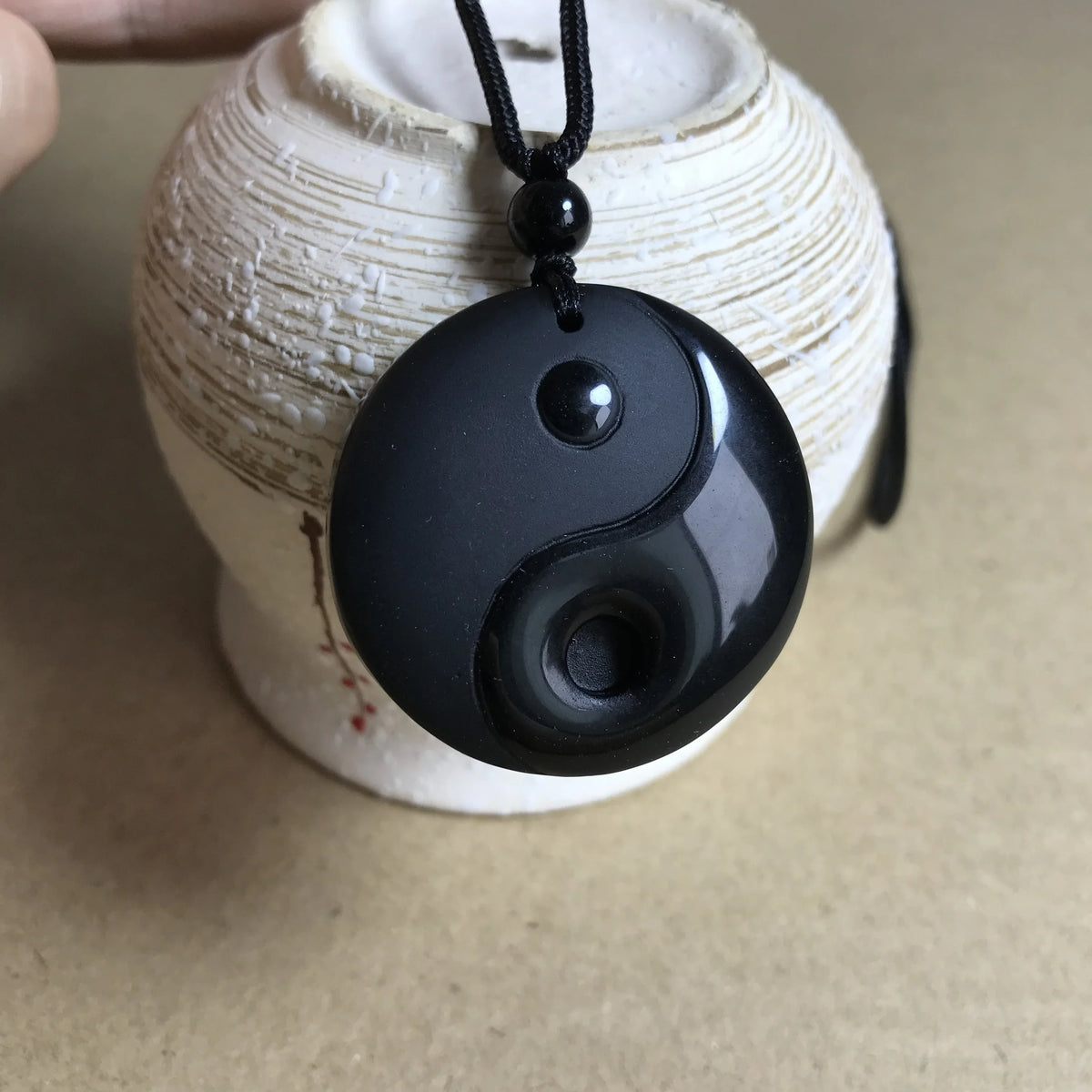 黒曜石の陰陽ペンダント付き編み込みネックレス