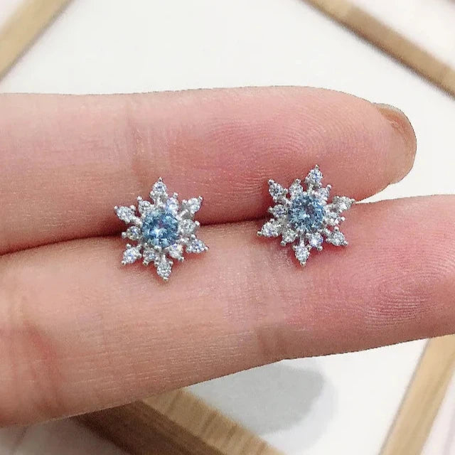 小さなスノーフレーク シルバー レディース ピアス